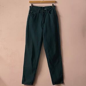 Vintage Levi’s 521 Hunter Green Tapered Leg Jeans 28” Waist EUC